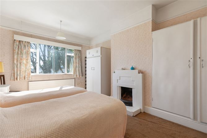 https://photos-a.propertyimages.ie/media/0/9/0/4912090/50e9bc26-404a-427c-8893-8822447c329e_l.jpg