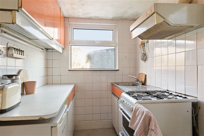 https://photos-a.propertyimages.ie/media/0/9/0/4912090/50e9bc26-404a-427c-8893-8822447c329e_l.jpg