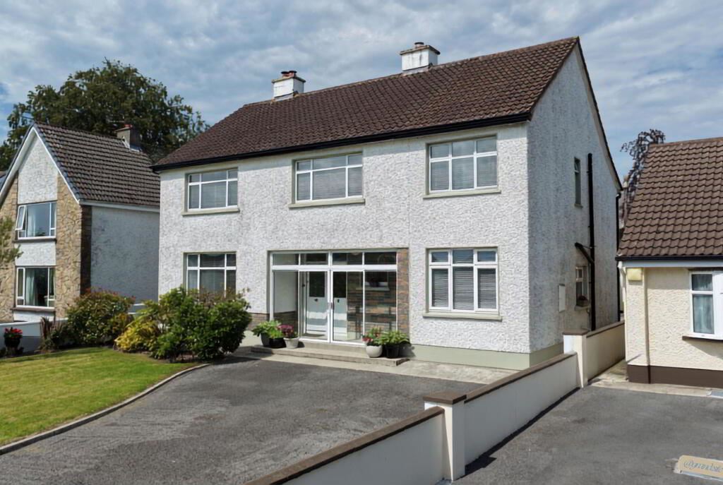 8 Shannon Lodge, Carrick-On-Shannon, Leitrim
