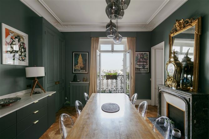 Parisian Family,Paris,Île-de-France,France