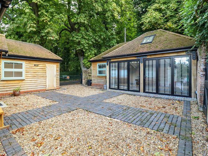 The Meadow Lodge,Leaves Green, Greater London, United Kingdom