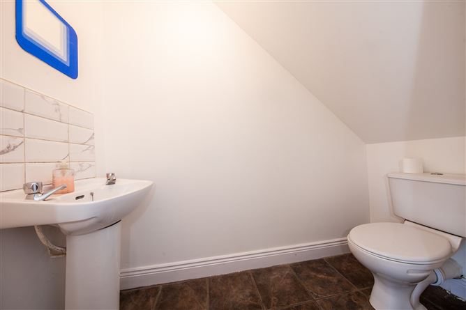https://photos-a.propertyimages.ie/media/0/9/1/5015190/0528efb4-c55a-45f4-bb0b-12a14cfad546_l.jpg