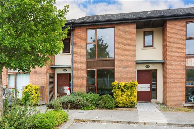 5 Castlegate Close, Lucan,   Dublin