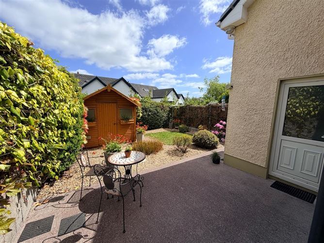 Photo 18 of 20 — 91 Clonlea, Mount Oval Village, Rochestown, Cork
