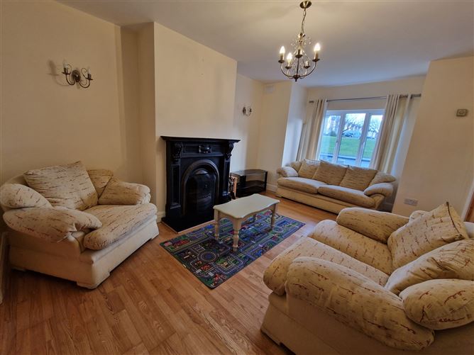 8 Kilbeagh Village, Charlestown, Co. Mayo