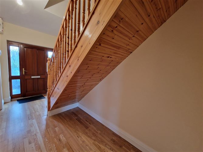 8 Kilbeagh Village, Charlestown, Co. Mayo