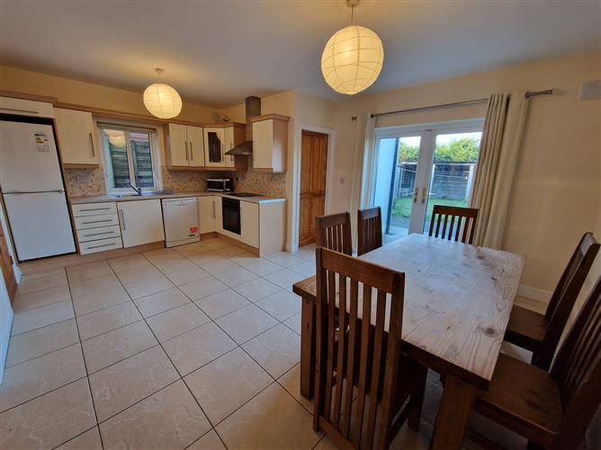 8 Kilbeagh Village, Charlestown, Co. Mayo
