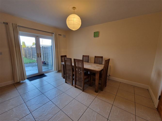 8 Kilbeagh Village, Charlestown, Co. Mayo