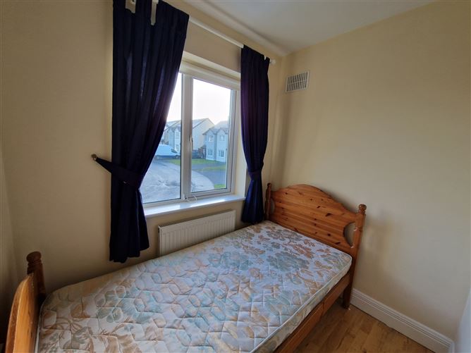 8 Kilbeagh Village, Charlestown, Co. Mayo