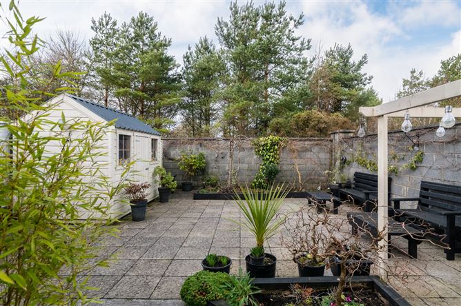 32 Armstrong Grove, Clara, Co. Offaly