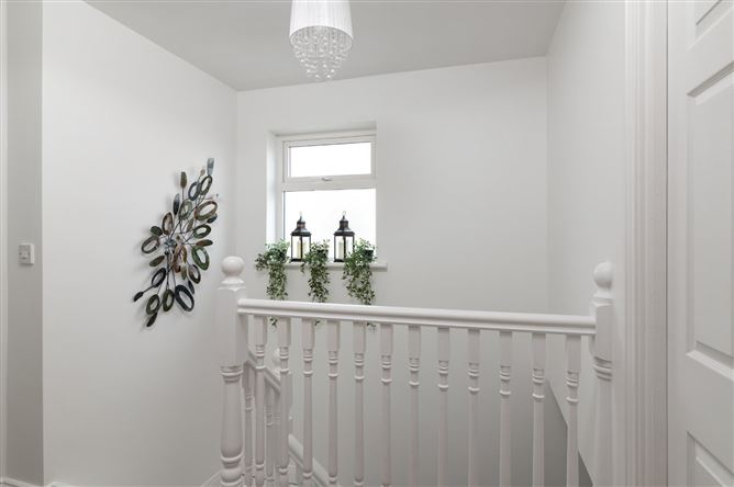 32 Armstrong Grove, Clara, Co. Offaly
