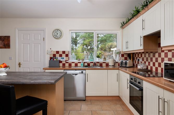 32 Armstrong Grove, Clara, Co. Offaly