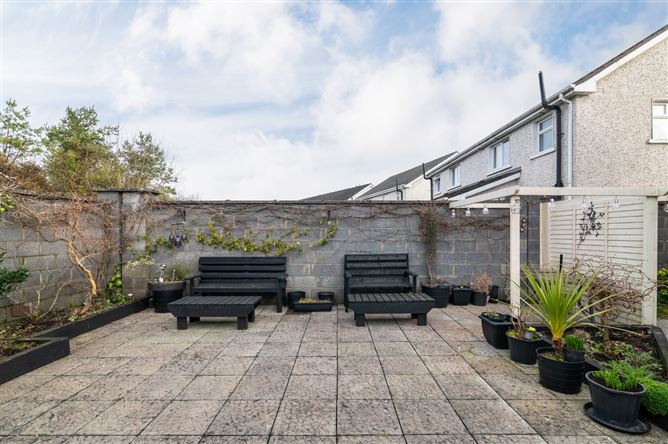 32 Armstrong Grove, Clara, Co. Offaly