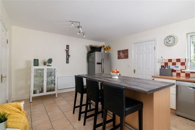 32 Armstrong Grove, Clara, Co. Offaly