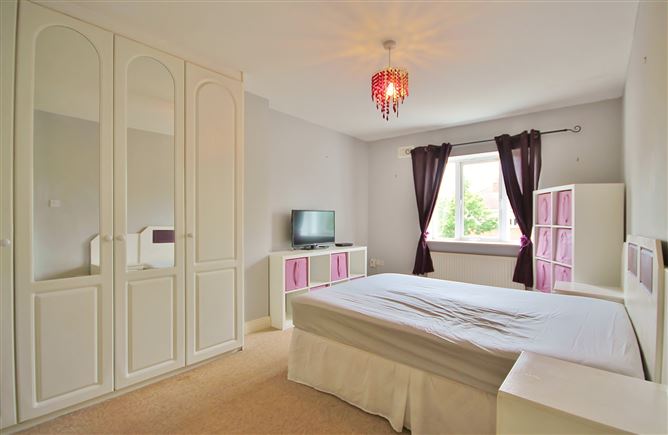 24 Woodstown Gardens, Knocklyon, Dublin 16