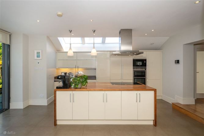 https://photos-a.propertyimages.ie/media/0/9/6/5014690/ddc9dad6-eba6-4965-b175-ca69ff5a1d41_l.jpg