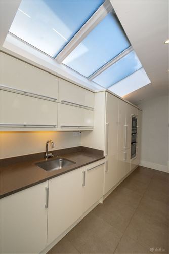 https://photos-a.propertyimages.ie/media/0/9/6/5014690/ddc9dad6-eba6-4965-b175-ca69ff5a1d41_l.jpg