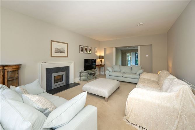 https://photos-a.propertyimages.ie/media/0/9/6/5014690/ddc9dad6-eba6-4965-b175-ca69ff5a1d41_l.jpg