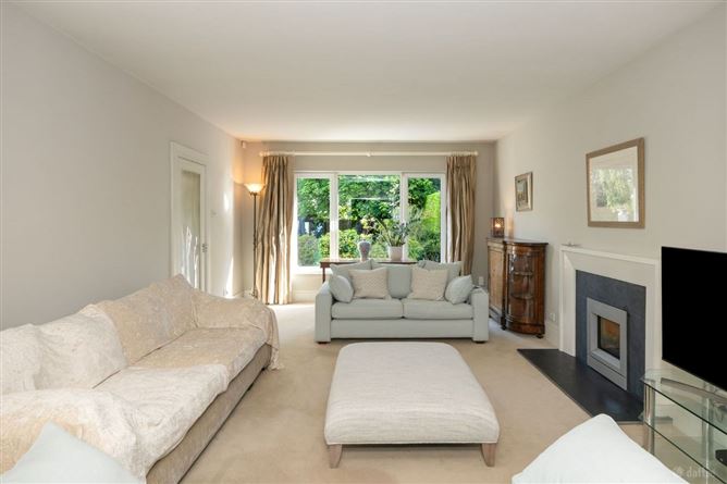 https://photos-a.propertyimages.ie/media/0/9/6/5014690/ddc9dad6-eba6-4965-b175-ca69ff5a1d41_l.jpg