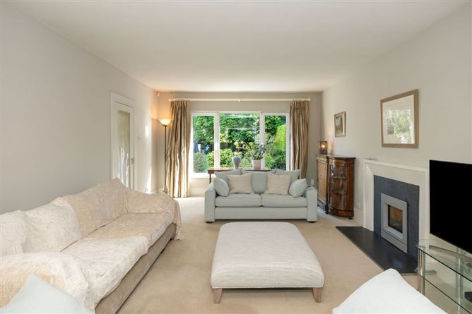 https://photos-a.propertyimages.ie/media/0/9/6/5014690/489378fd-152f-41d0-8603-6578e5a31877_l.jpg
