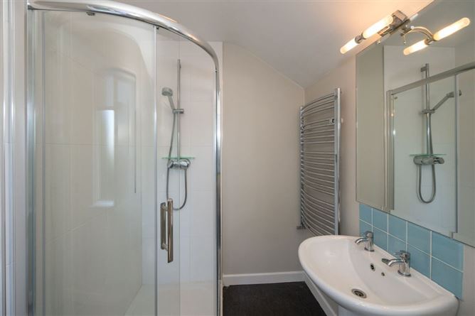 https://photos-a.propertyimages.ie/media/0/9/6/5014690/489378fd-152f-41d0-8603-6578e5a31877_l.jpg