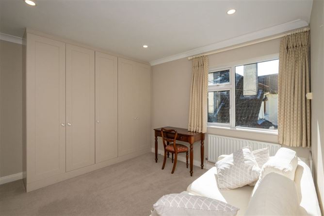 https://photos-a.propertyimages.ie/media/0/9/6/5014690/489378fd-152f-41d0-8603-6578e5a31877_l.jpg