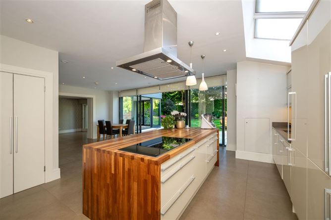 https://photos-a.propertyimages.ie/media/0/9/6/5014690/489378fd-152f-41d0-8603-6578e5a31877_l.jpg