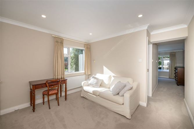 https://photos-a.propertyimages.ie/media/0/9/6/5014690/489378fd-152f-41d0-8603-6578e5a31877_l.jpg