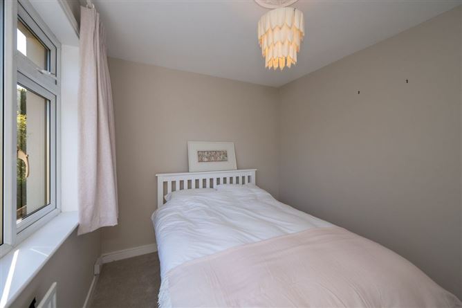 https://photos-a.propertyimages.ie/media/0/9/6/5014690/489378fd-152f-41d0-8603-6578e5a31877_l.jpg