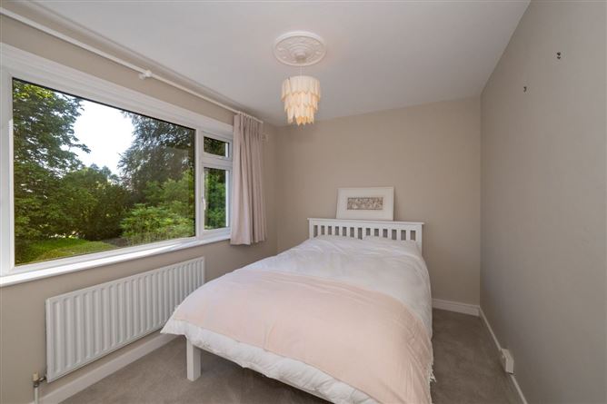 https://photos-a.propertyimages.ie/media/0/9/6/5014690/489378fd-152f-41d0-8603-6578e5a31877_l.jpg