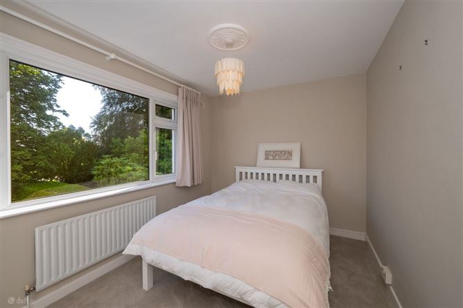 https://photos-a.propertyimages.ie/media/0/9/6/5014690/ddc9dad6-eba6-4965-b175-ca69ff5a1d41_l.jpg