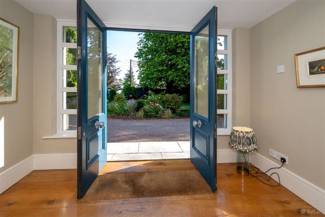 https://photos-a.propertyimages.ie/media/0/9/6/5014690/ddc9dad6-eba6-4965-b175-ca69ff5a1d41_l.jpg