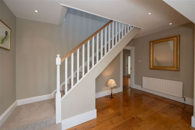 https://photos-a.propertyimages.ie/media/0/9/6/5014690/489378fd-152f-41d0-8603-6578e5a31877_l.jpg