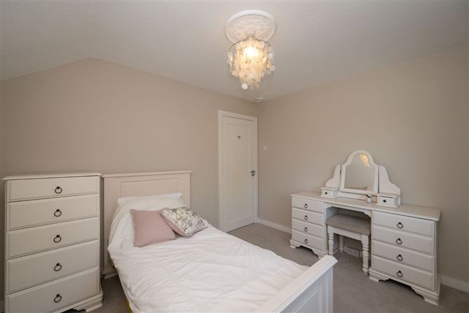 https://photos-a.propertyimages.ie/media/0/9/6/5014690/489378fd-152f-41d0-8603-6578e5a31877_l.jpg