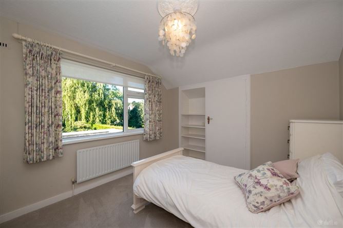 https://photos-a.propertyimages.ie/media/0/9/6/5014690/ddc9dad6-eba6-4965-b175-ca69ff5a1d41_l.jpg