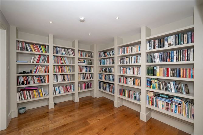 https://photos-a.propertyimages.ie/media/0/9/6/5014690/489378fd-152f-41d0-8603-6578e5a31877_l.jpg