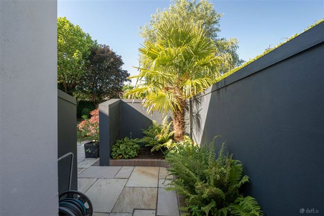 https://photos-a.propertyimages.ie/media/0/9/6/5014690/ddc9dad6-eba6-4965-b175-ca69ff5a1d41_l.jpg