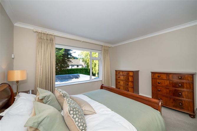 https://photos-a.propertyimages.ie/media/0/9/6/5014690/489378fd-152f-41d0-8603-6578e5a31877_l.jpg