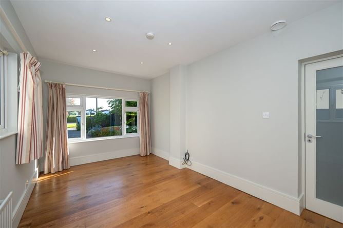 https://photos-a.propertyimages.ie/media/0/9/6/5014690/489378fd-152f-41d0-8603-6578e5a31877_l.jpg
