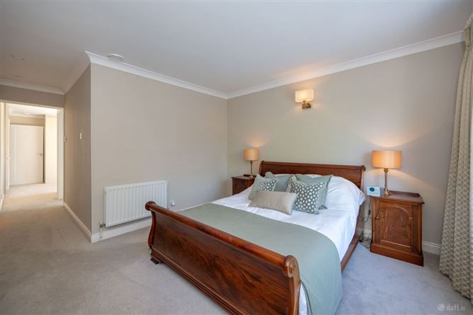 https://photos-a.propertyimages.ie/media/0/9/6/5014690/ddc9dad6-eba6-4965-b175-ca69ff5a1d41_l.jpg