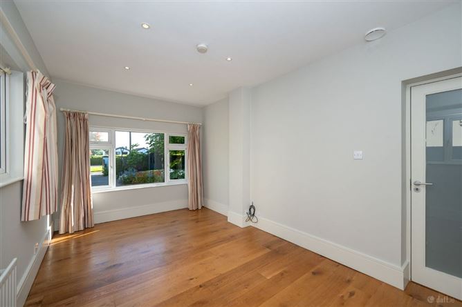 https://photos-a.propertyimages.ie/media/0/9/6/5014690/ddc9dad6-eba6-4965-b175-ca69ff5a1d41_l.jpg