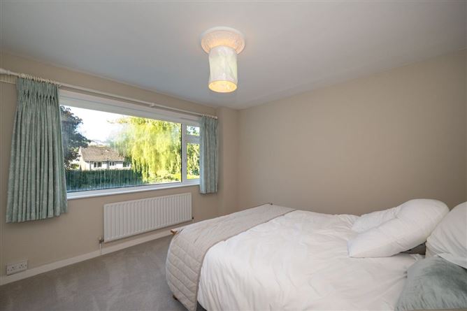 https://photos-a.propertyimages.ie/media/0/9/6/5014690/489378fd-152f-41d0-8603-6578e5a31877_l.jpg
