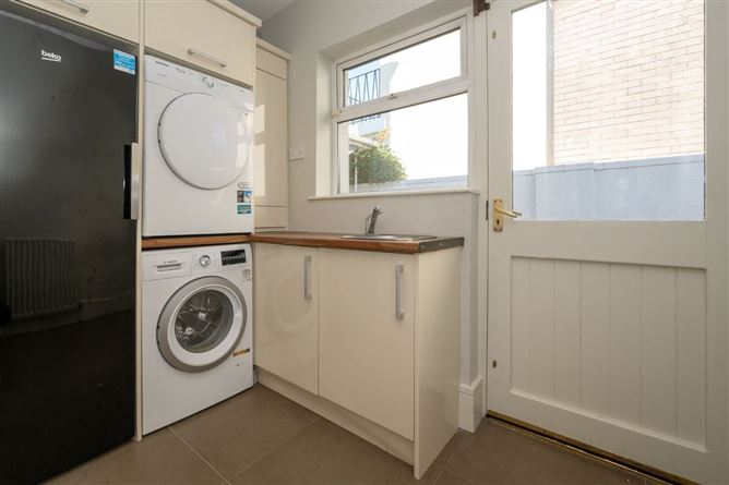 https://photos-a.propertyimages.ie/media/0/9/6/5014690/489378fd-152f-41d0-8603-6578e5a31877_l.jpg