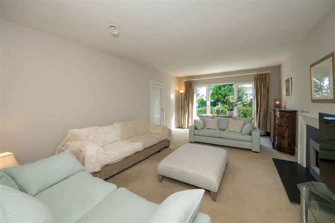 https://photos-a.propertyimages.ie/media/0/9/6/5014690/489378fd-152f-41d0-8603-6578e5a31877_l.jpg