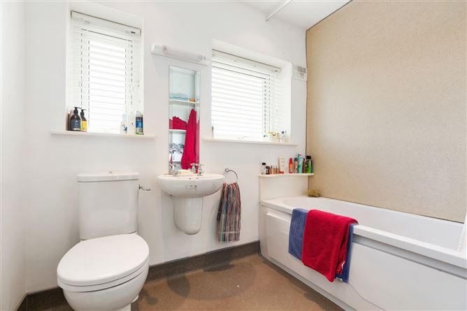 7 Lea Crescent, Sandymount, Dublin 4