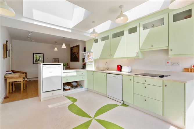 7 Lea Crescent, Sandymount, Dublin 4