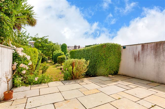 7 Lea Crescent, Sandymount, Dublin 4