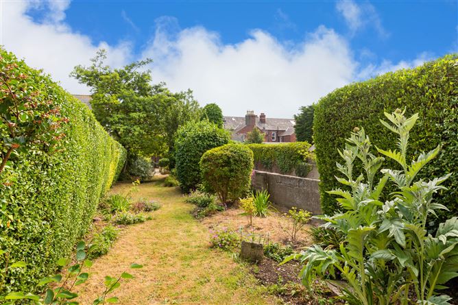 7 Lea Crescent, Sandymount, Dublin 4
