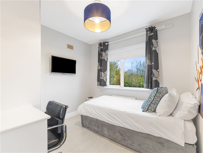 35 The Drive, Earls Court, Kill, Kildare