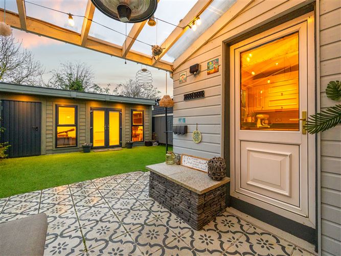 35 The Drive, Earls Court, Kill, Kildare